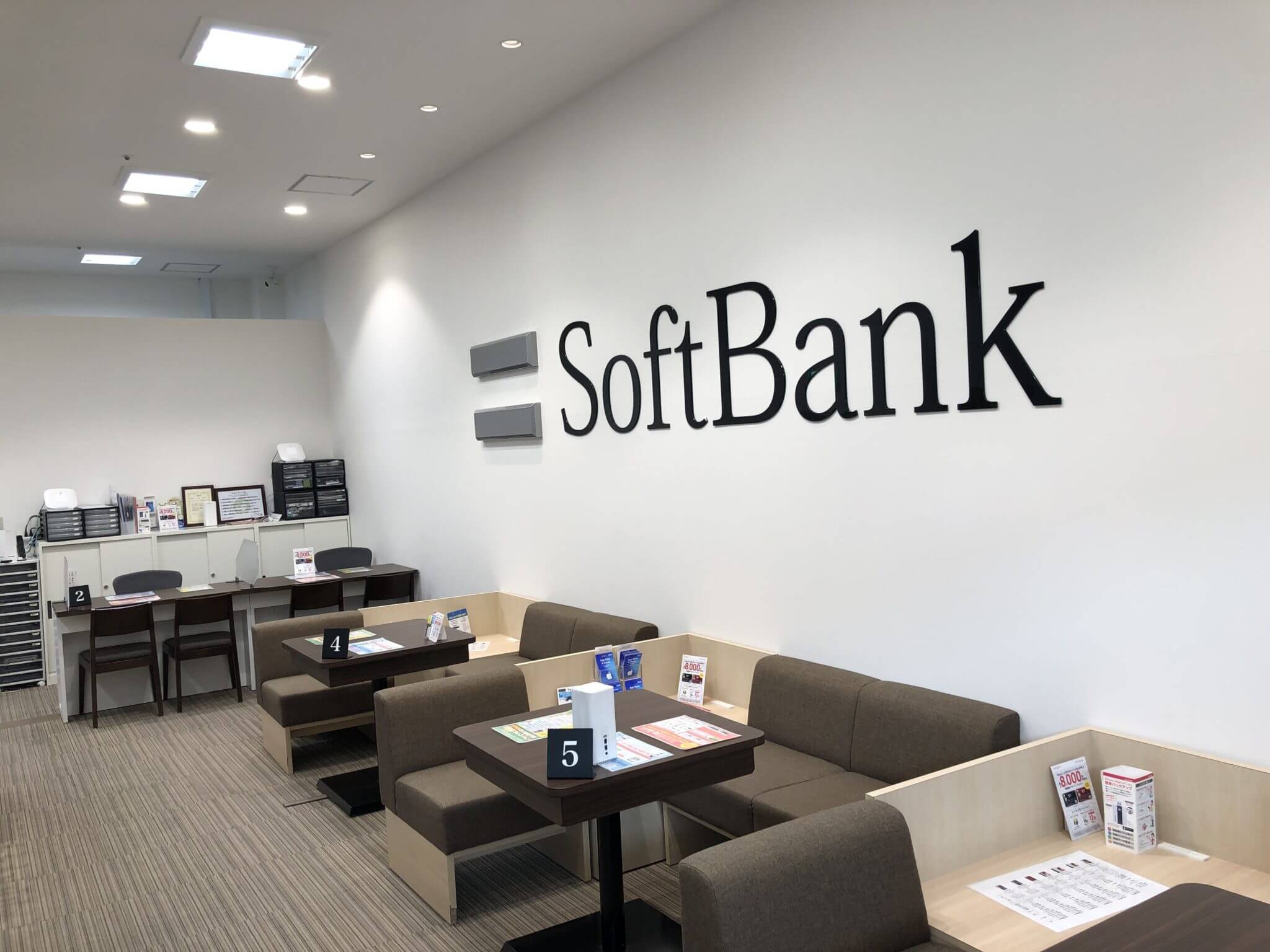 Softbank イオンモール大和郡山 アスカ株式会社 携帯販売代理店 東京を拠点に全国でソフトバンク Yモバイルを運営